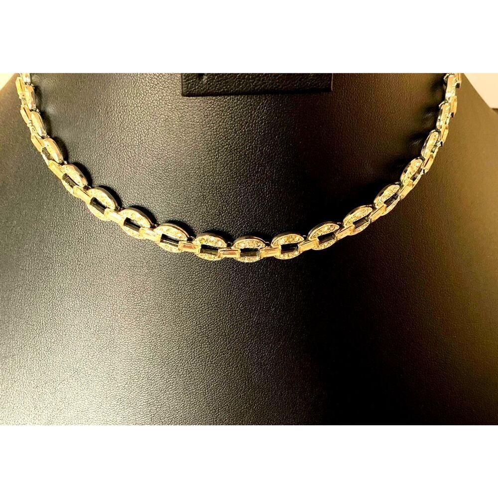 Sparkling Oval loops of Clear Crystal Necklace, in Silver, Unmarked